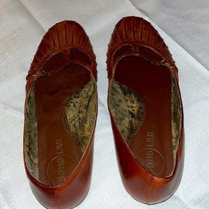 SOHO LAB FLATS BNWOT